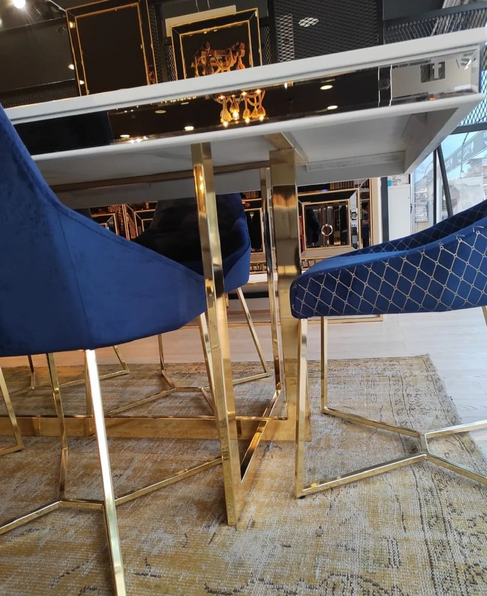 Included in delivery: 1x dining table