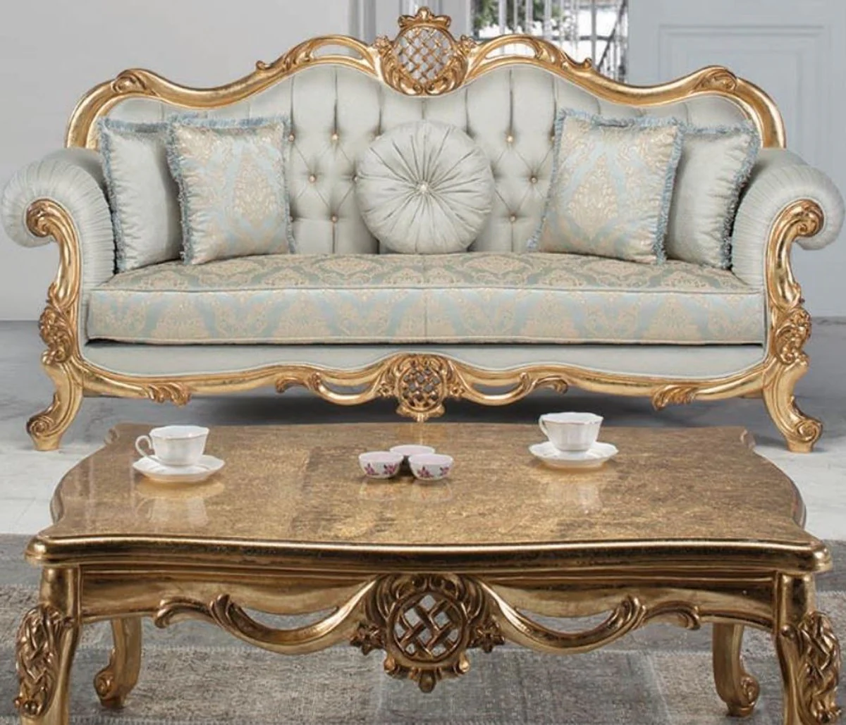 Luxury baroque coffee table antique gold 118 x 87 x H. 50 cm - solid wood living room table - furniture in the baroque style