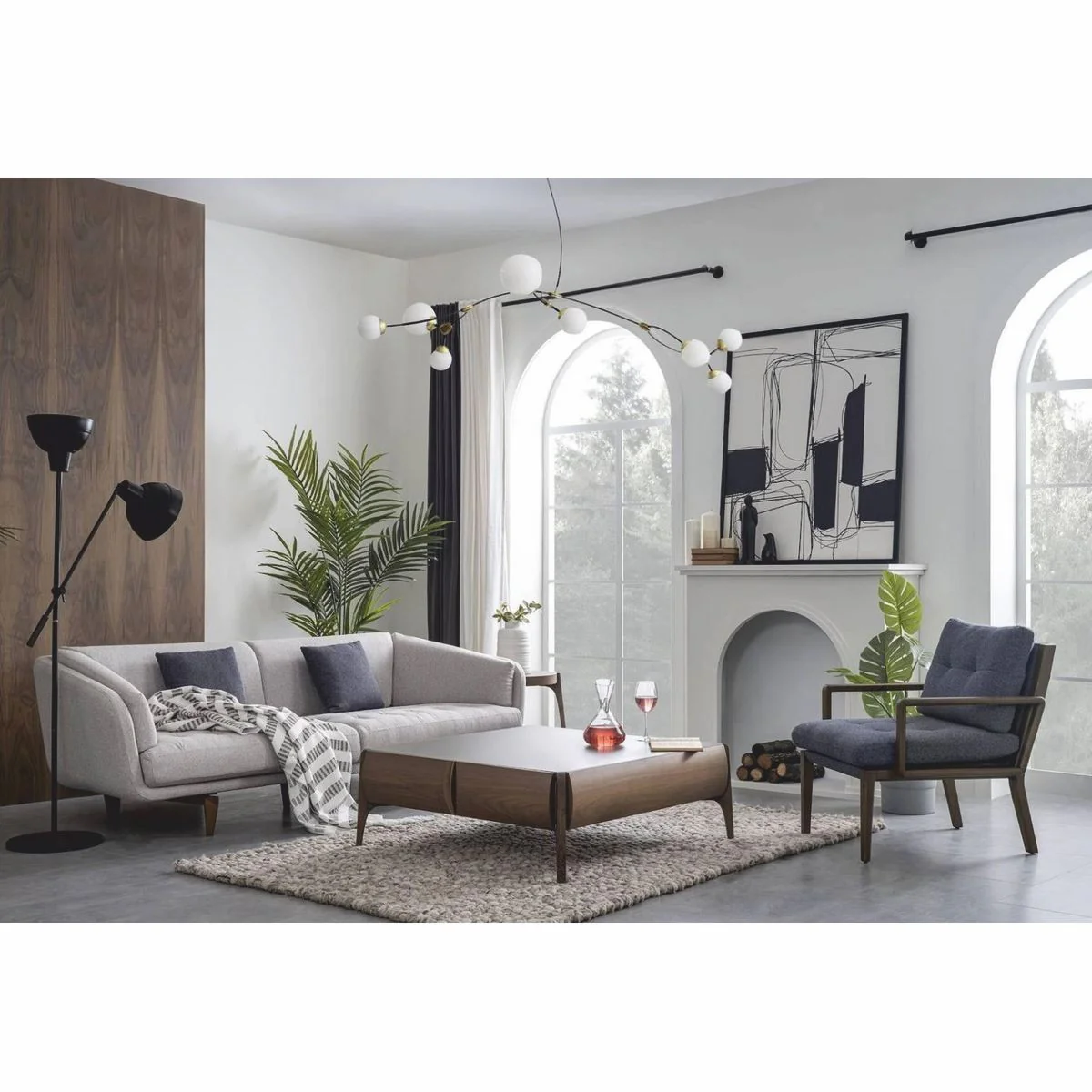 is a Europe-wide renowned producer and distributor of baroque furniture and luxury decorative items