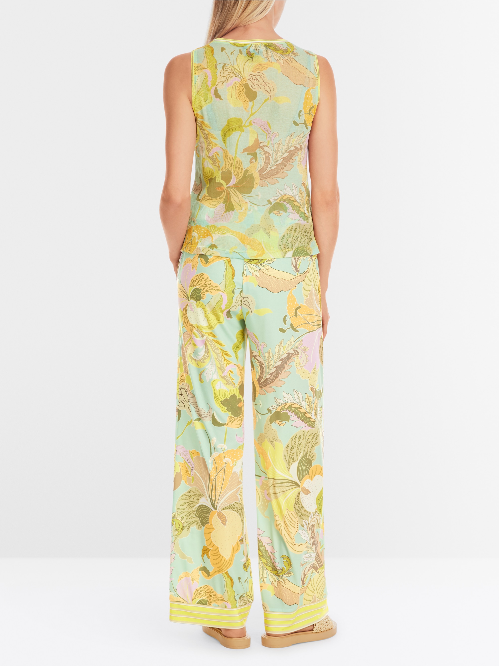 Ärmelloses Strickoberteil von Marc-Cain, gestrickt in Deutschland