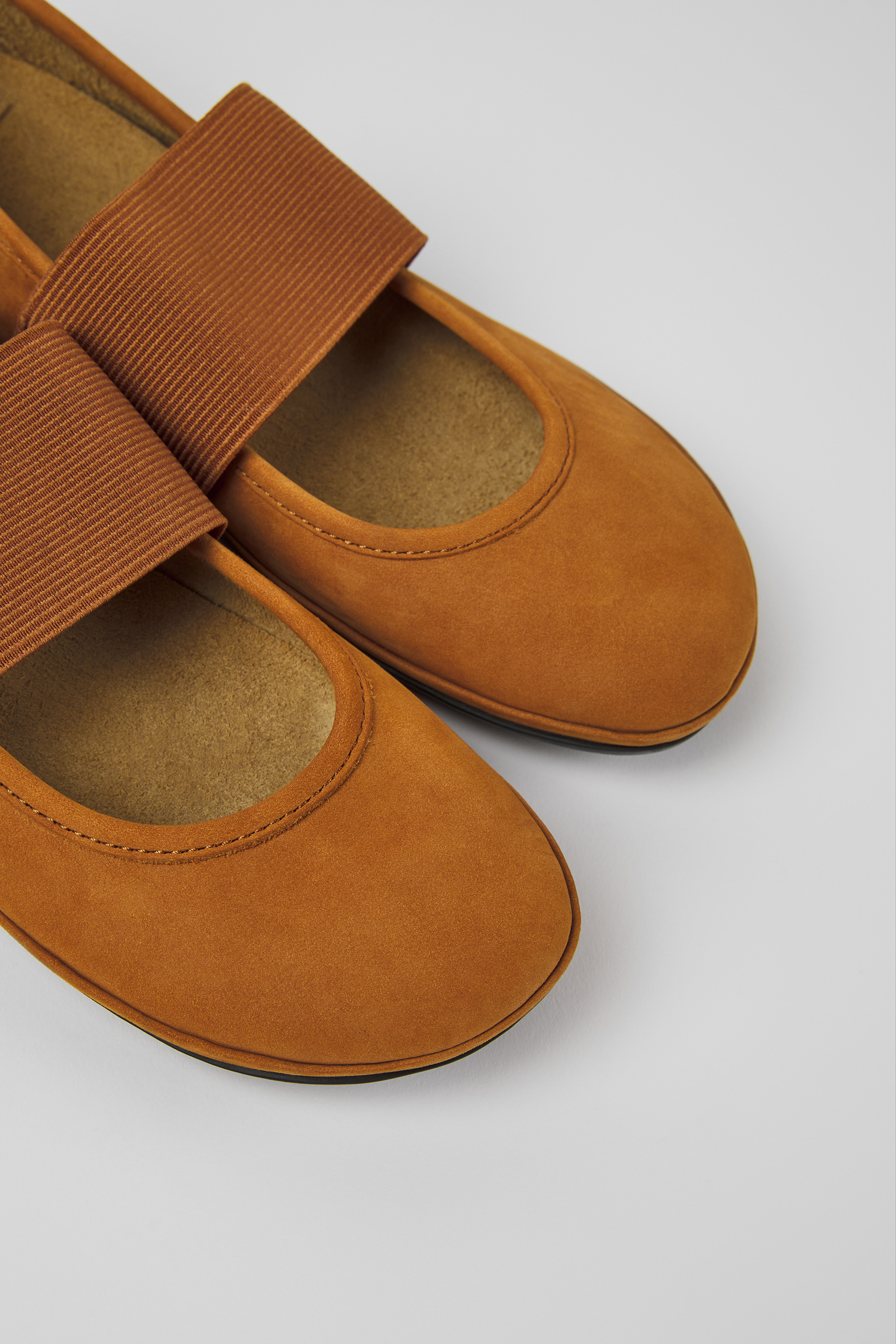 Rechts - Braune Nubuck Ballerinas für Frauen