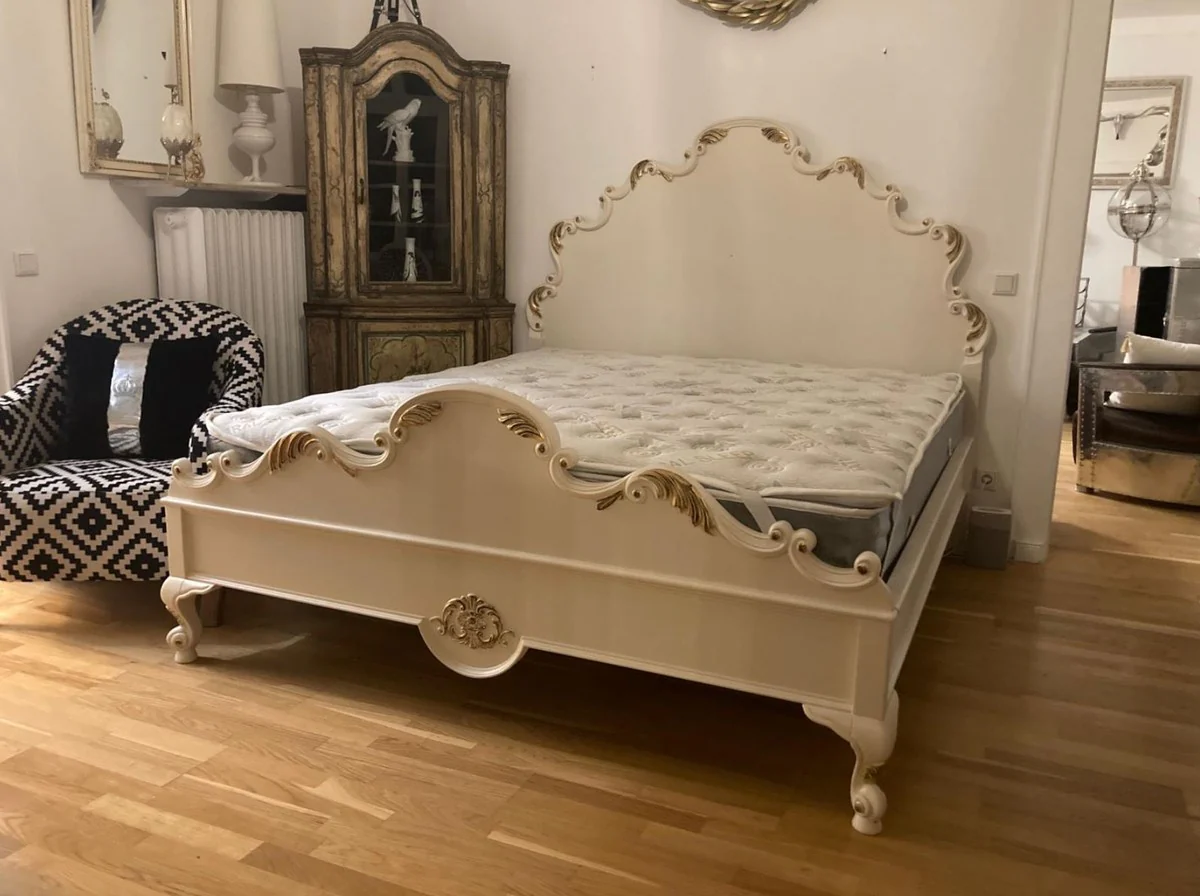 Baroque double bed with cream / gold mattress - Magnificent solid wood bed - Bedroom furniture in the baroque style - Baroque furniture - Baroque furnishings - Noble & magnificent