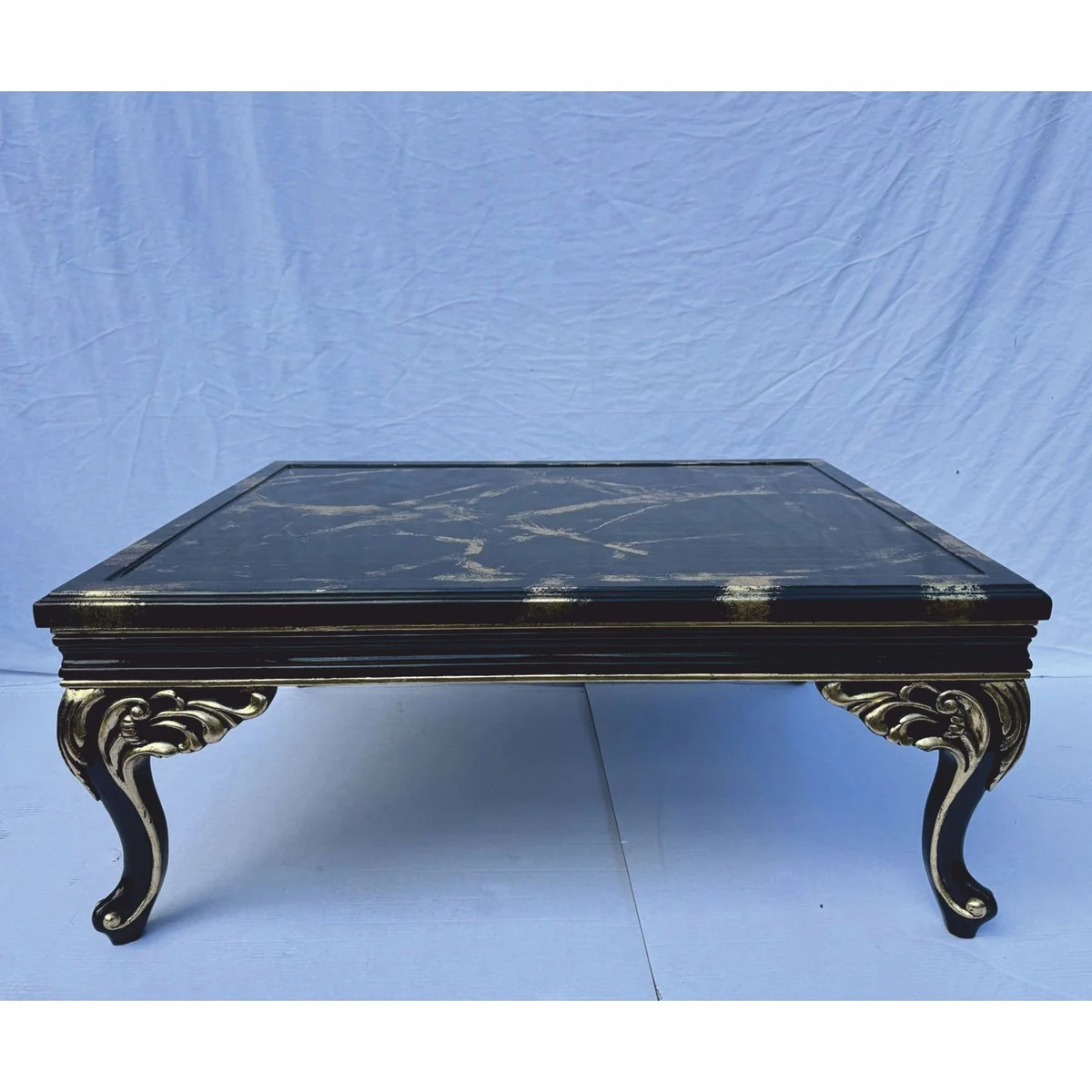 Luxury baroque coffee table black / gold 108 cm - living room furniture in baroque style