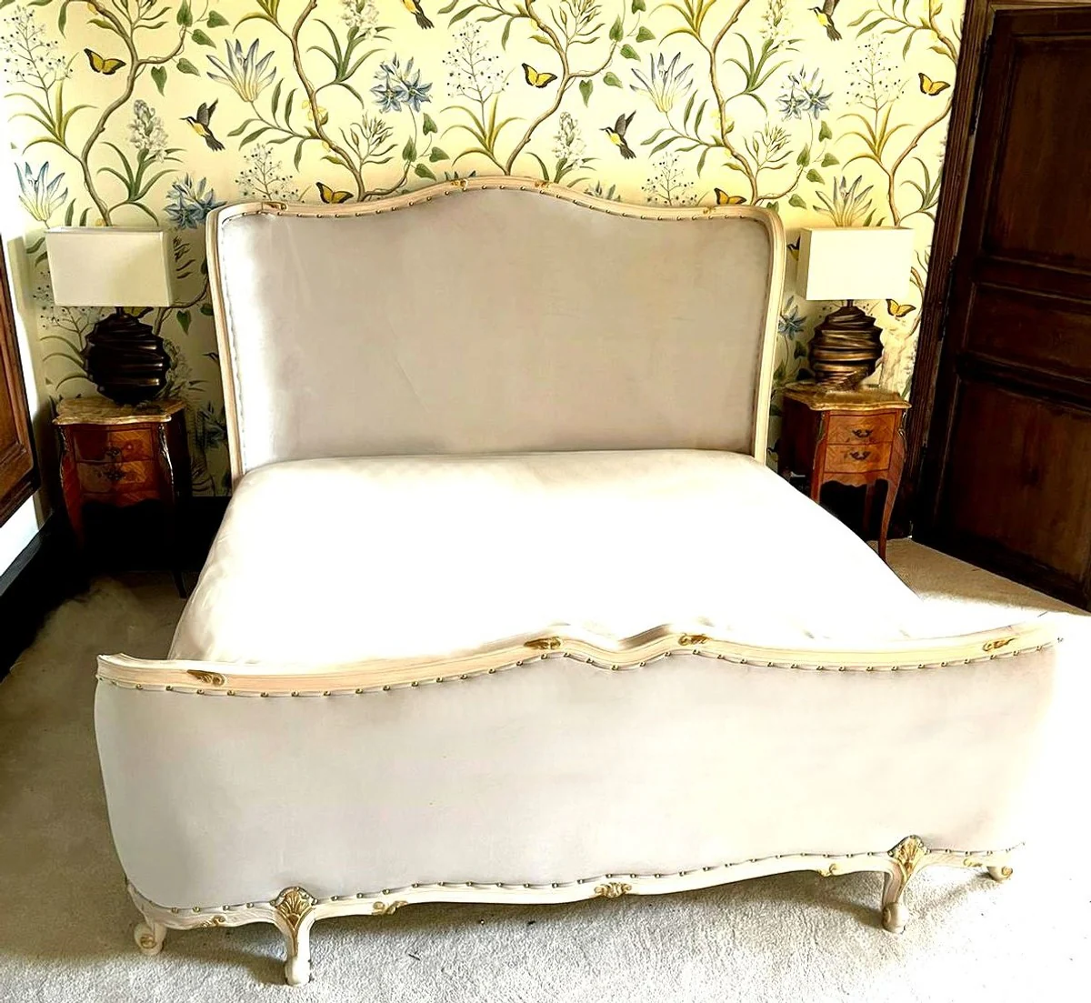 Luxury Baroque Double Bed Cream / Gold - Antique Style Solid Wood Bed - Luxury Bedroom Furniture in Baroque Style - Baroque Furniture - Baroque Furnishings - Bedroom Furnishings