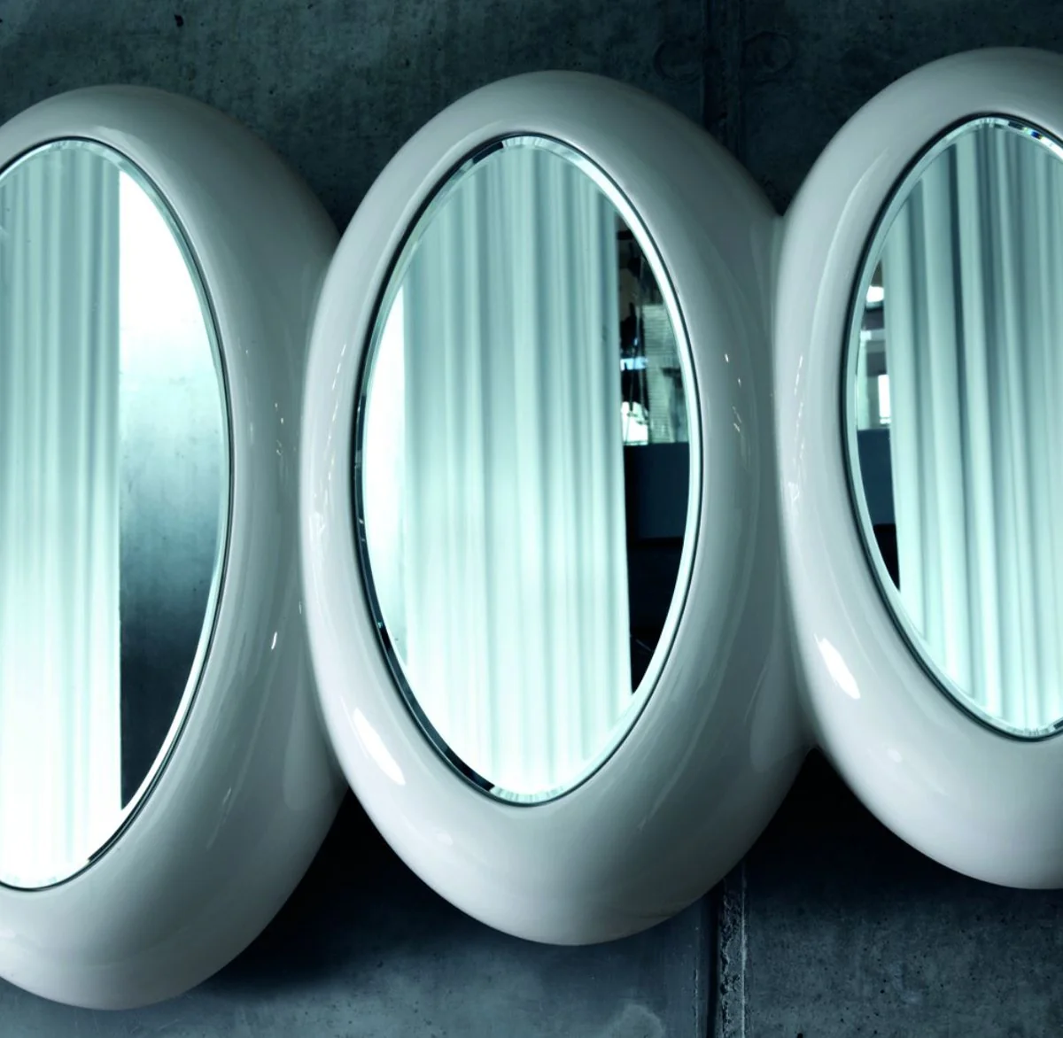 Luxus Designer Spiegel Hochglanzweiß 195 x H. 67 cm - Hotel Kollektion