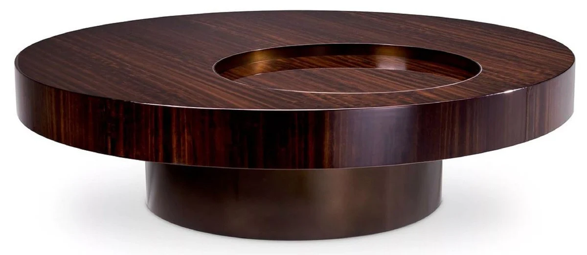 is a Europe-wide renowned producer and distributor of baroque furniture and a registered trademark with the German Patent and Trademark Office.