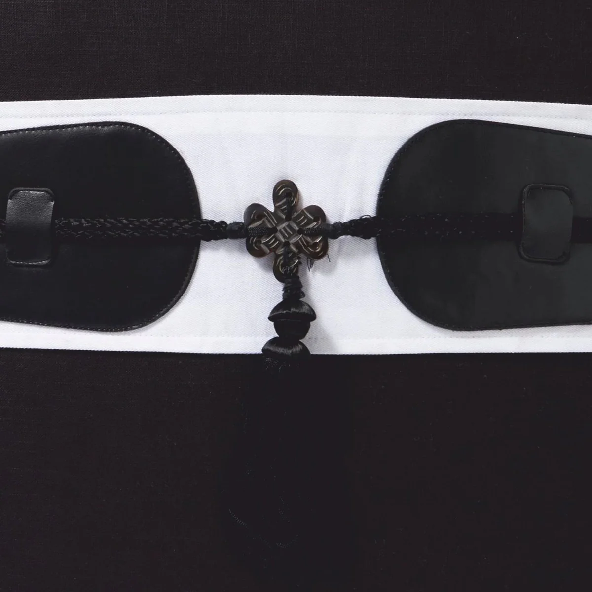 Luxury decorative cotton cushion with leather applications black / white 50 x 50 cm