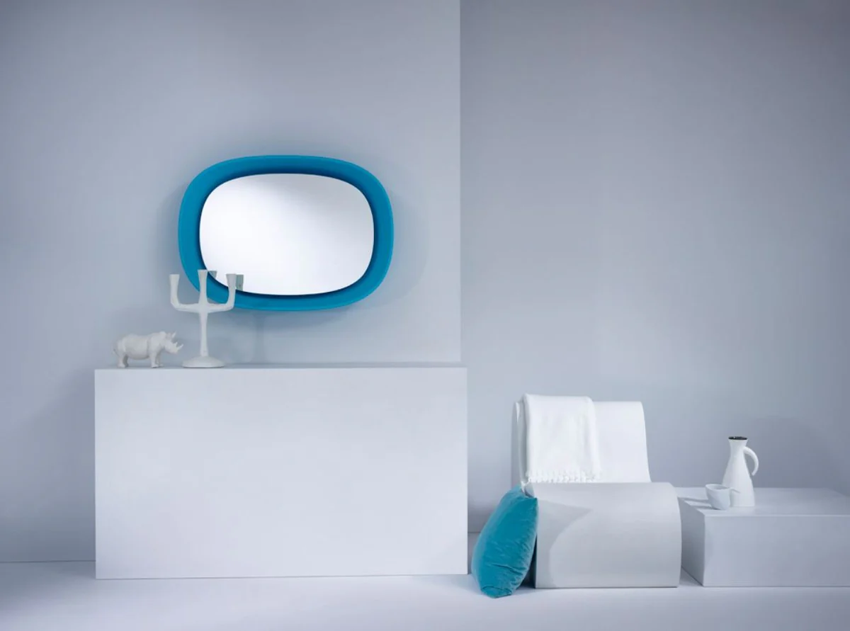 Covered with a fine synthetic leather (60% polyamide / 40% polyurethane)