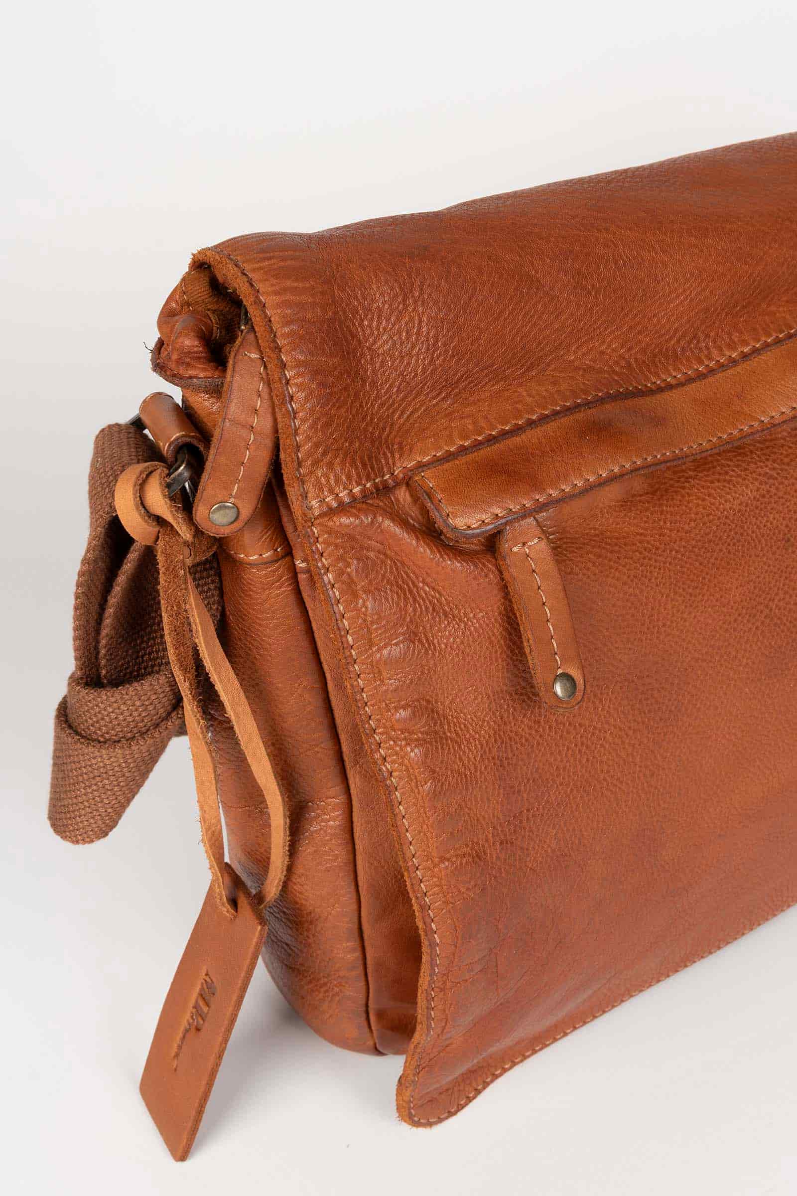 Rivera-Spain Marta Ponti Umhängetasche aus Kamelleder