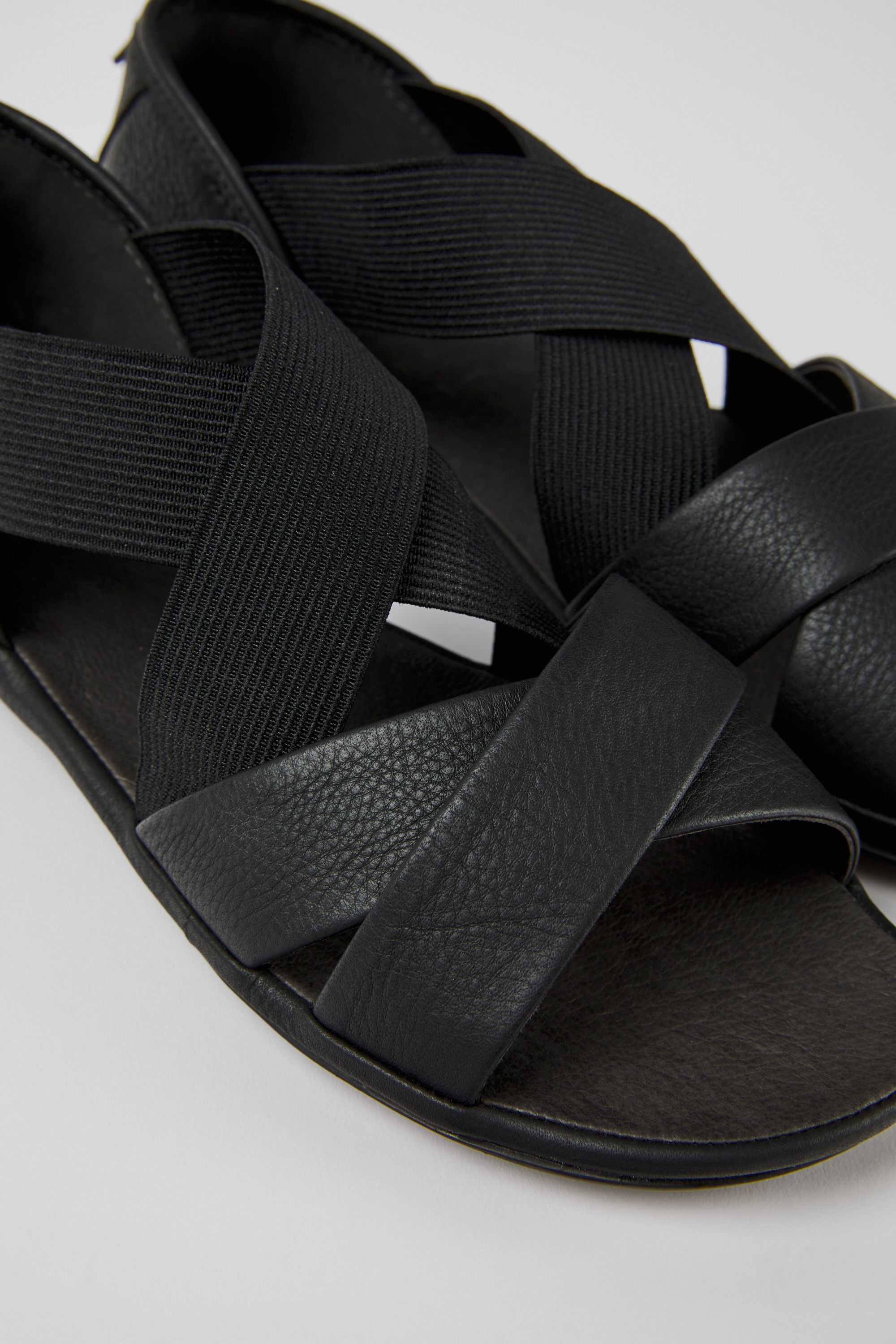 Rechts - Schwarze Leder Sandalen für Damen