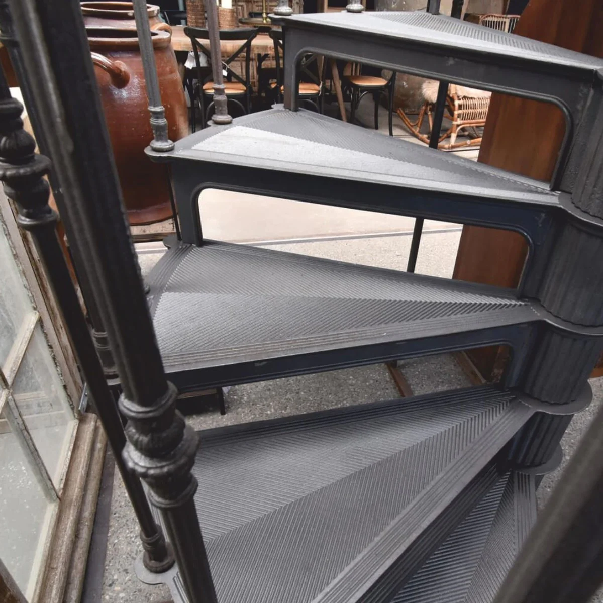 Cast iron spiral staircase with railing left side gray H. 289 cm - Rustic spiral staircase