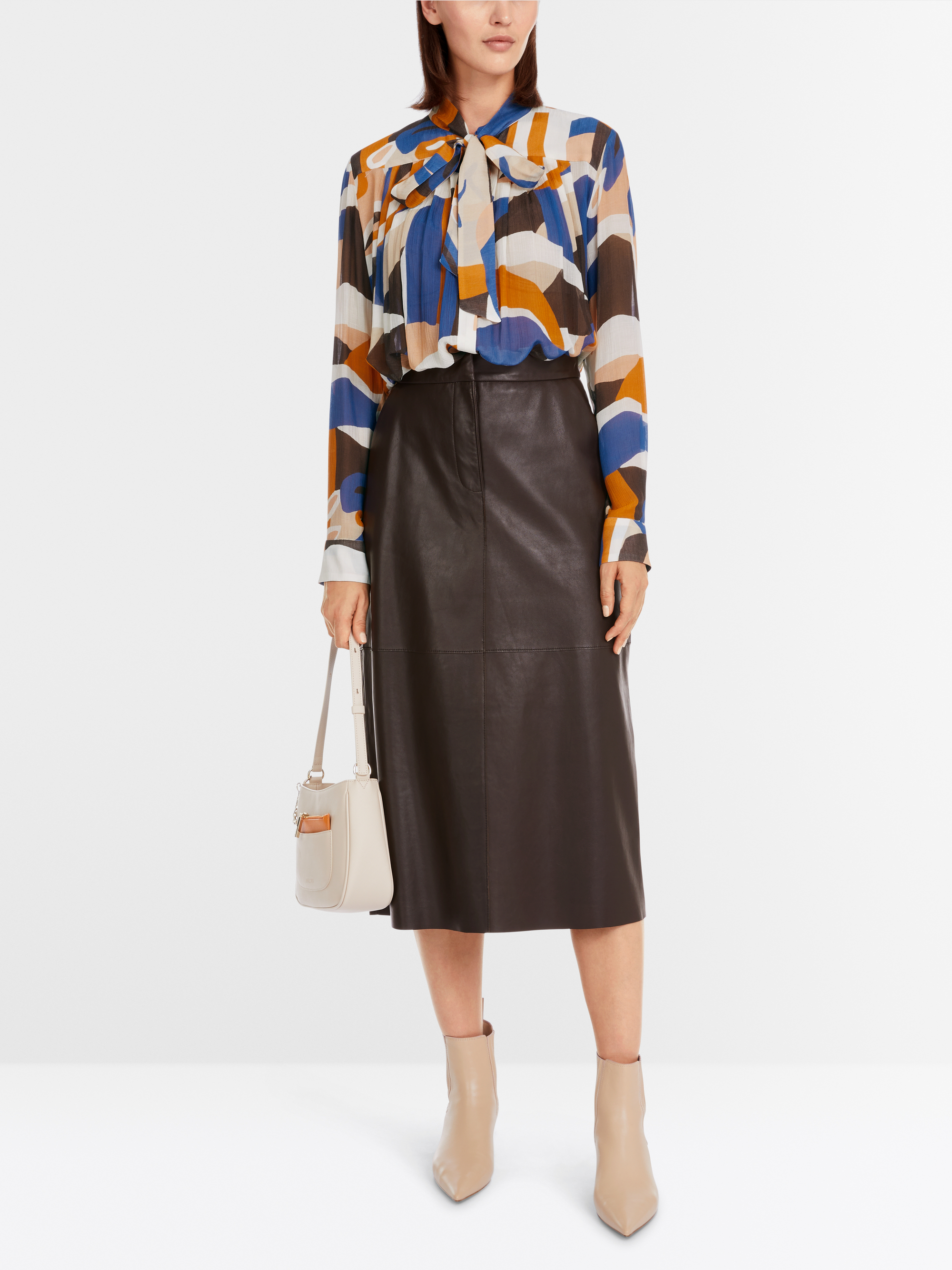 Marc-Cain Krawattenbluse im künstlerischen Design