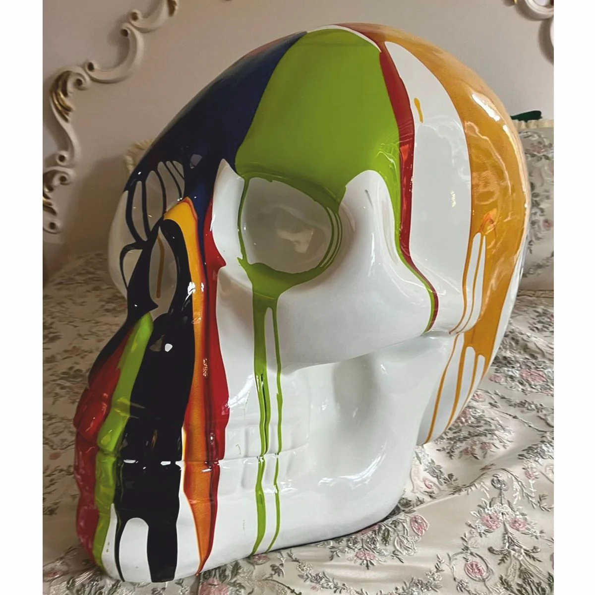 Deko Skulptur Totenkopf Weiß / Bunt H. 66 cm - Deko Accessoires