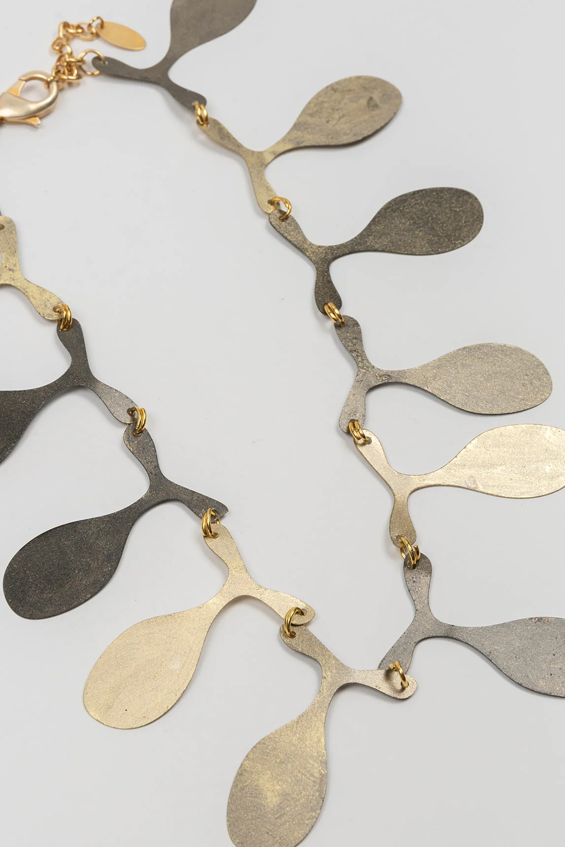 Rivera-Spanien-Halsband FL Private Collection Lagrimas Dorado