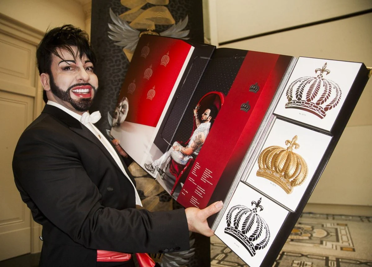 Harald Glööckler designer baroque non-woven wallpaper leaves gold metallic / black - magnificent baroque style wallpaper - baroque wallpapers - Harald Glööckler wallpapers