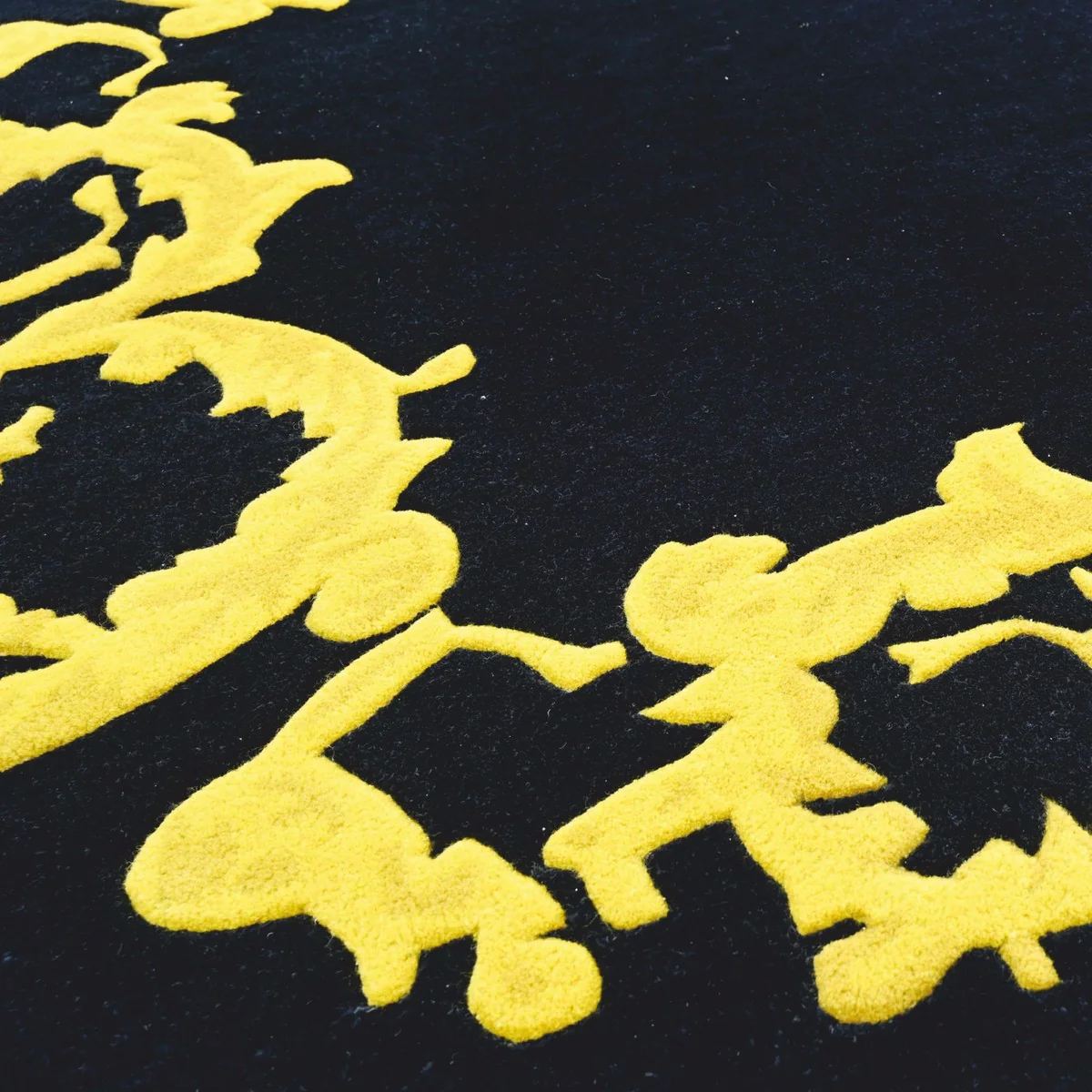 Luxury Carpet Black / Gold - Various Sizes - Luxury Interior