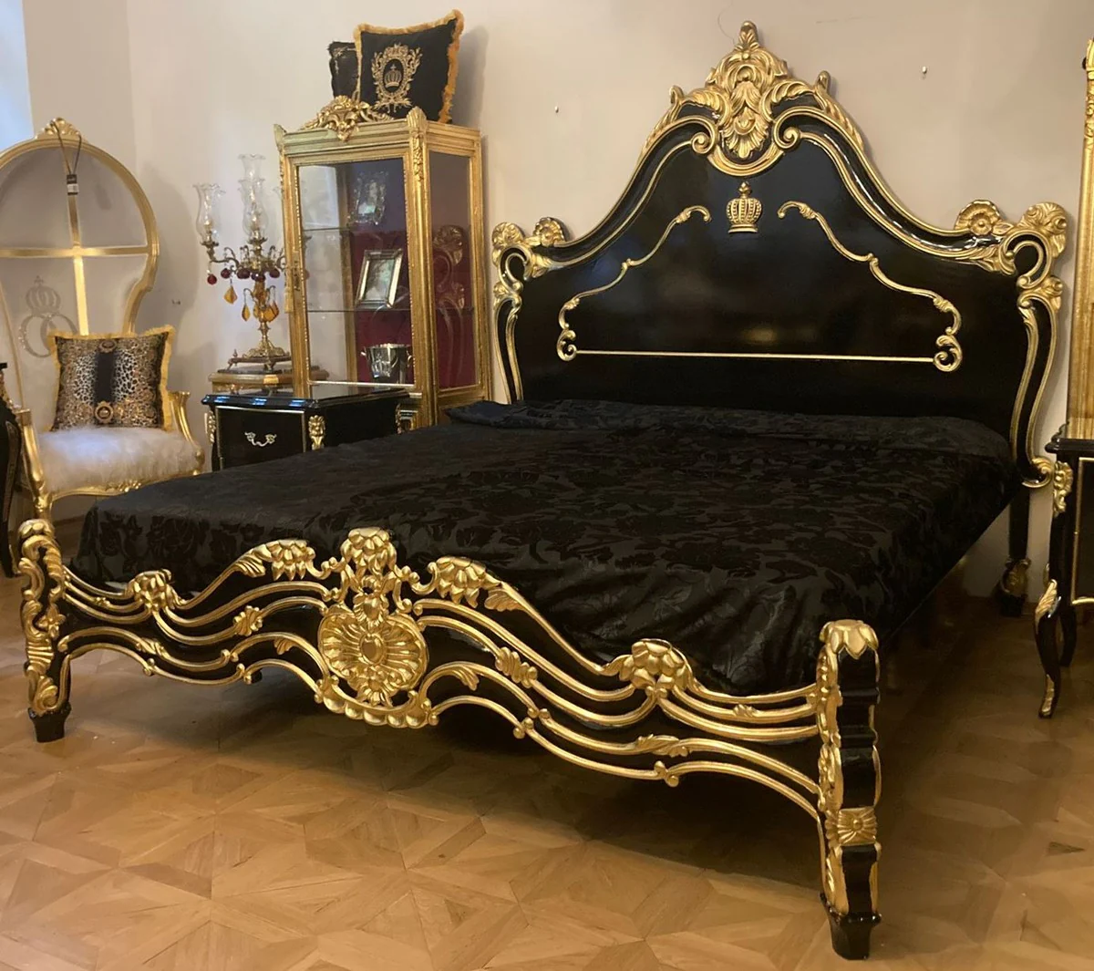 Pompöös by Luxury Baroque Double Bed with Mattress Black / Gold - Pompöös Baroque Bed designed by Harald Glööckler - Bedroom Furniture in Baroque Style - Baroque Furniture - Noble & Magnificent