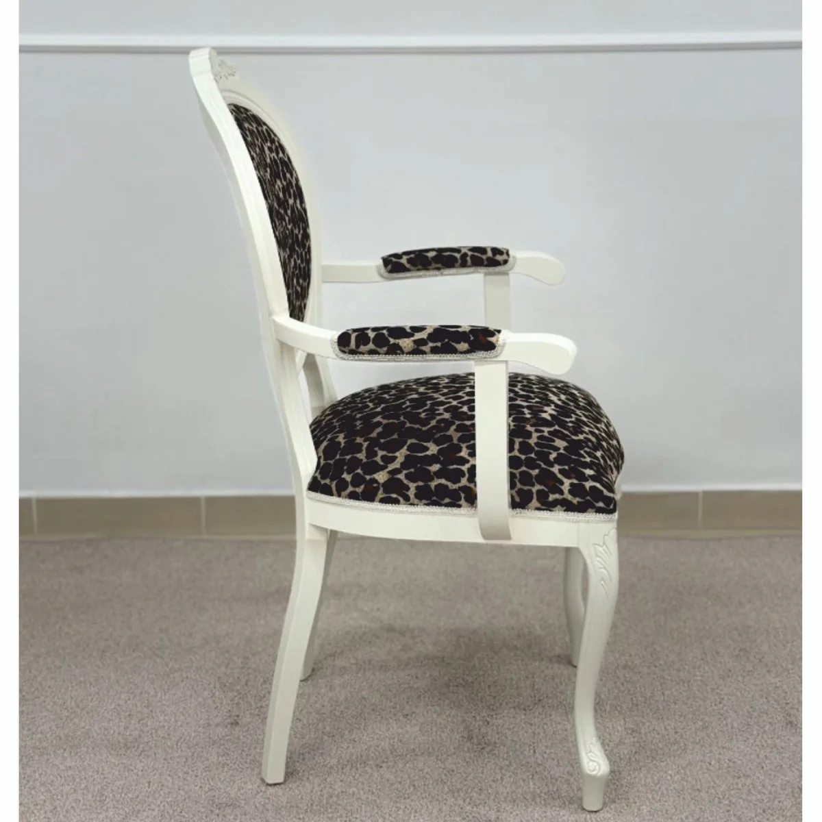 Luxury Baroque Dining Room Chair with Armrests Leopard / White - Baroque Furniture