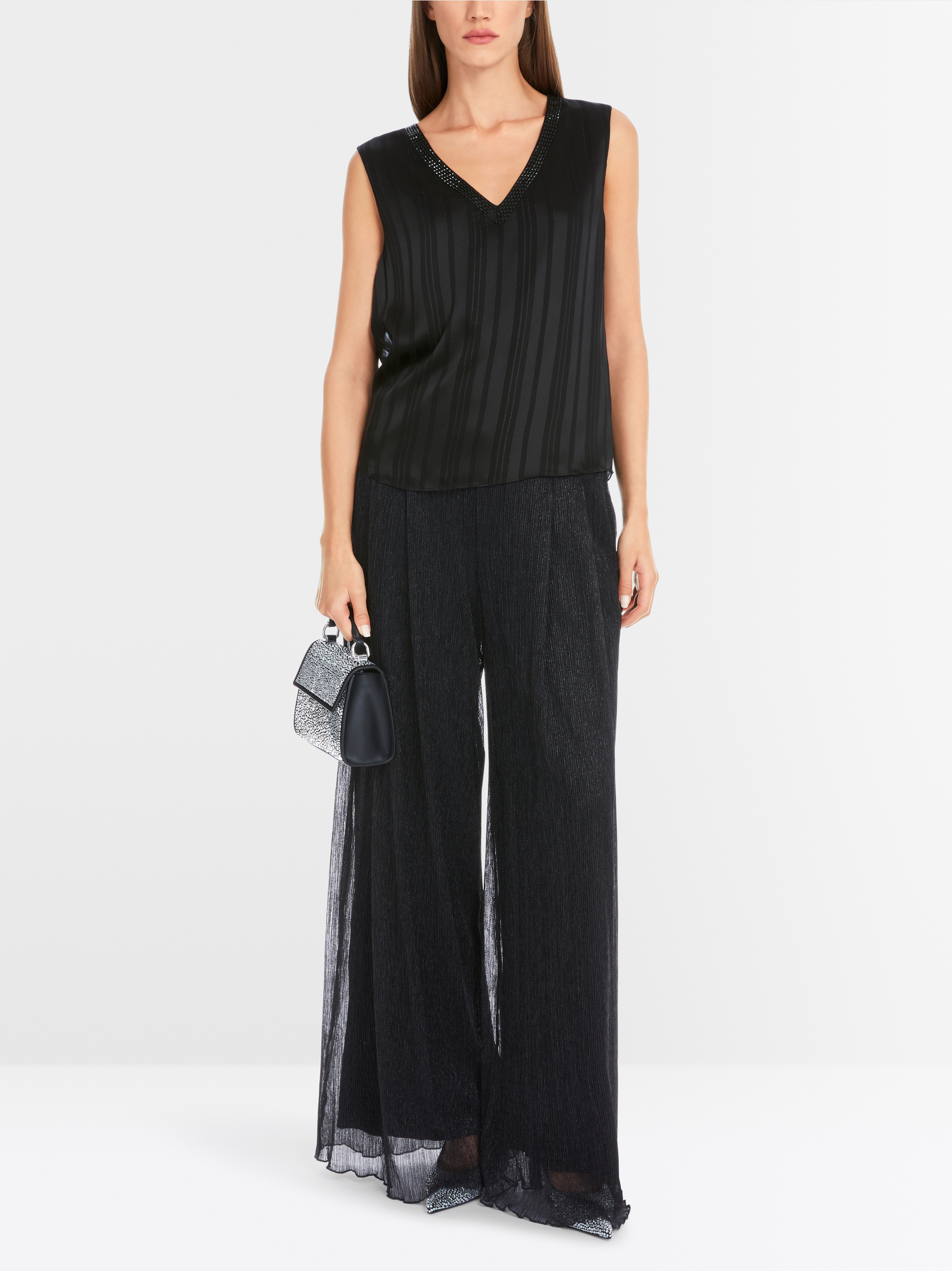 Marc-Cain-Top mit V-Ausschnitt und Kristallen