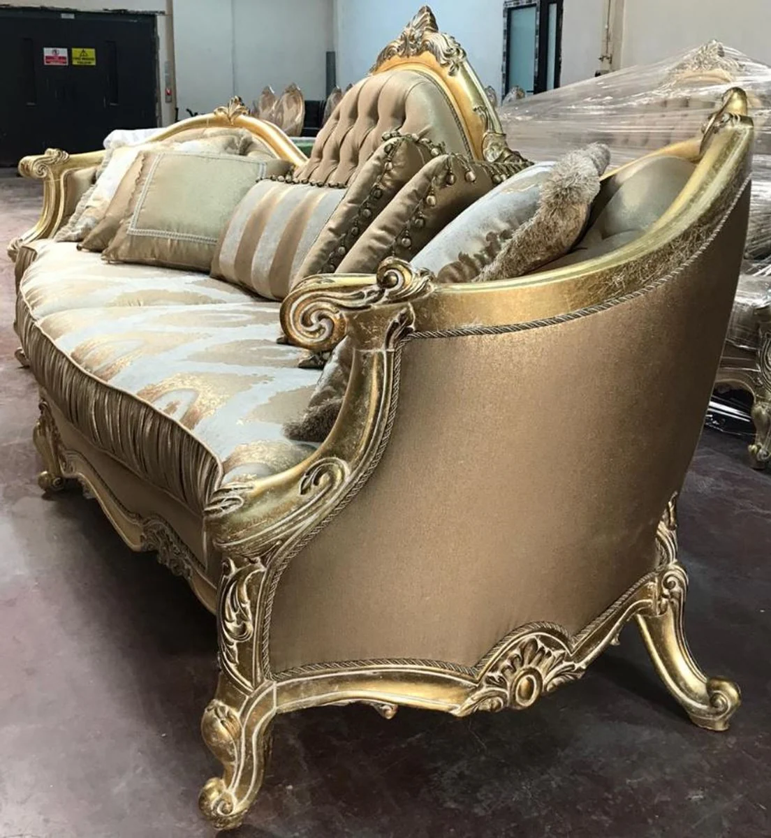 Luxury Baroque Sofa Gold 300 x 90 x H. 119 cm - Magnificent living room sofa with elegant pattern - Baroque furniture