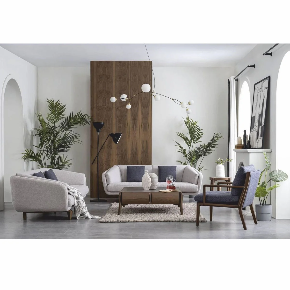 is a Europe-wide renowned producer and distributor of baroque furniture and luxury decorative items