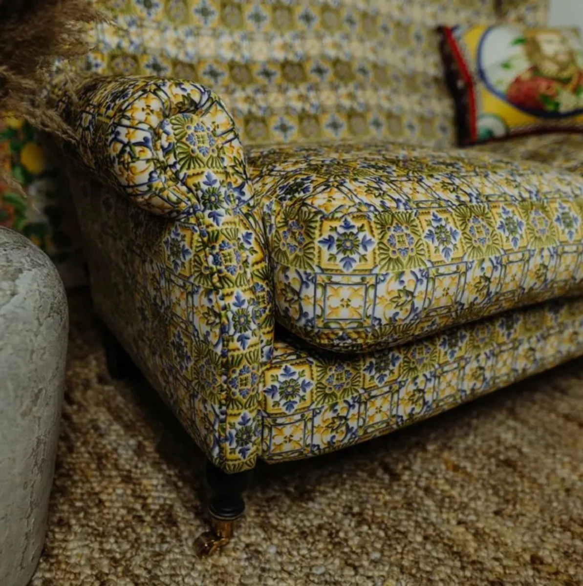 Luxus Samt Sofa Grün / Mehrfarbig / Schwarz / Messing 155 x 93 x H. 101 cm - Wohnzimmer Sofa - Hotel Sofa - Wohnzimmer Möbel - Hotel Möbel - Luxus Möbel - Wohnzimmer Einrichtung