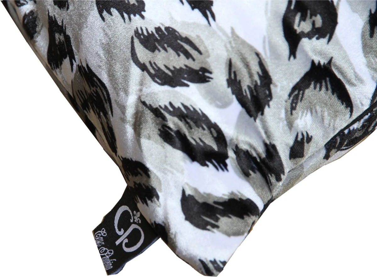 Luxus Wohnzimmer Deko Kissen Milwaukee Weiß / Schwarz / Grau 35 x 55 cm - Feinster Samtstoff - Luxus Kollektion