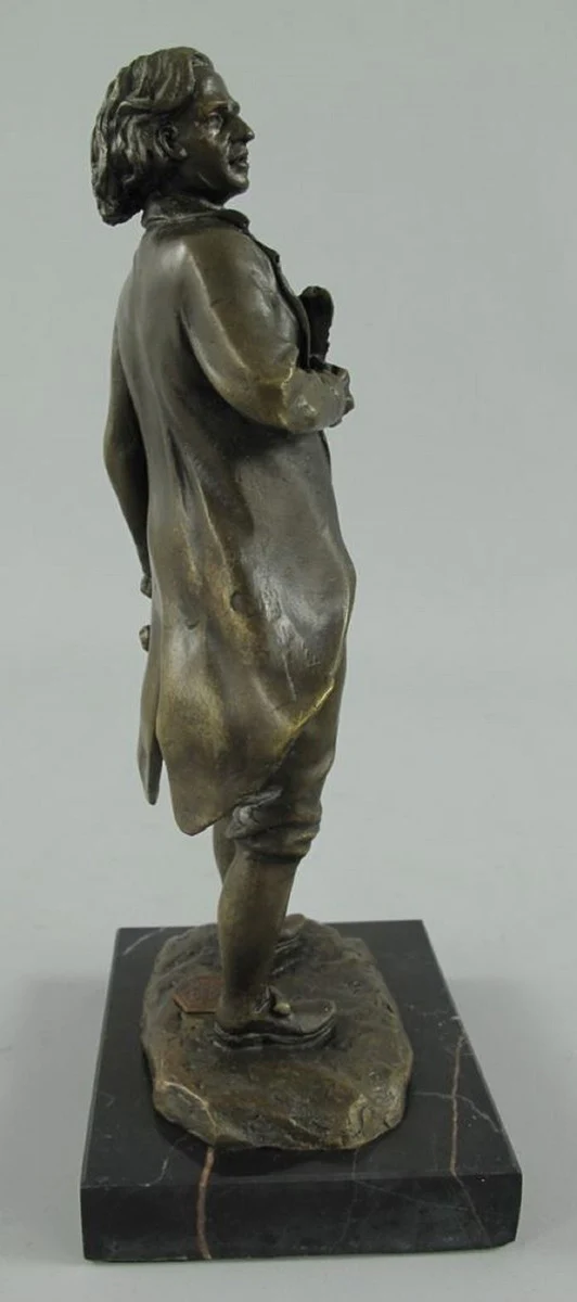 This magnificent dining room chair from Harald Glööckler's Pompöös by collection transforms any dining room into a true palace.