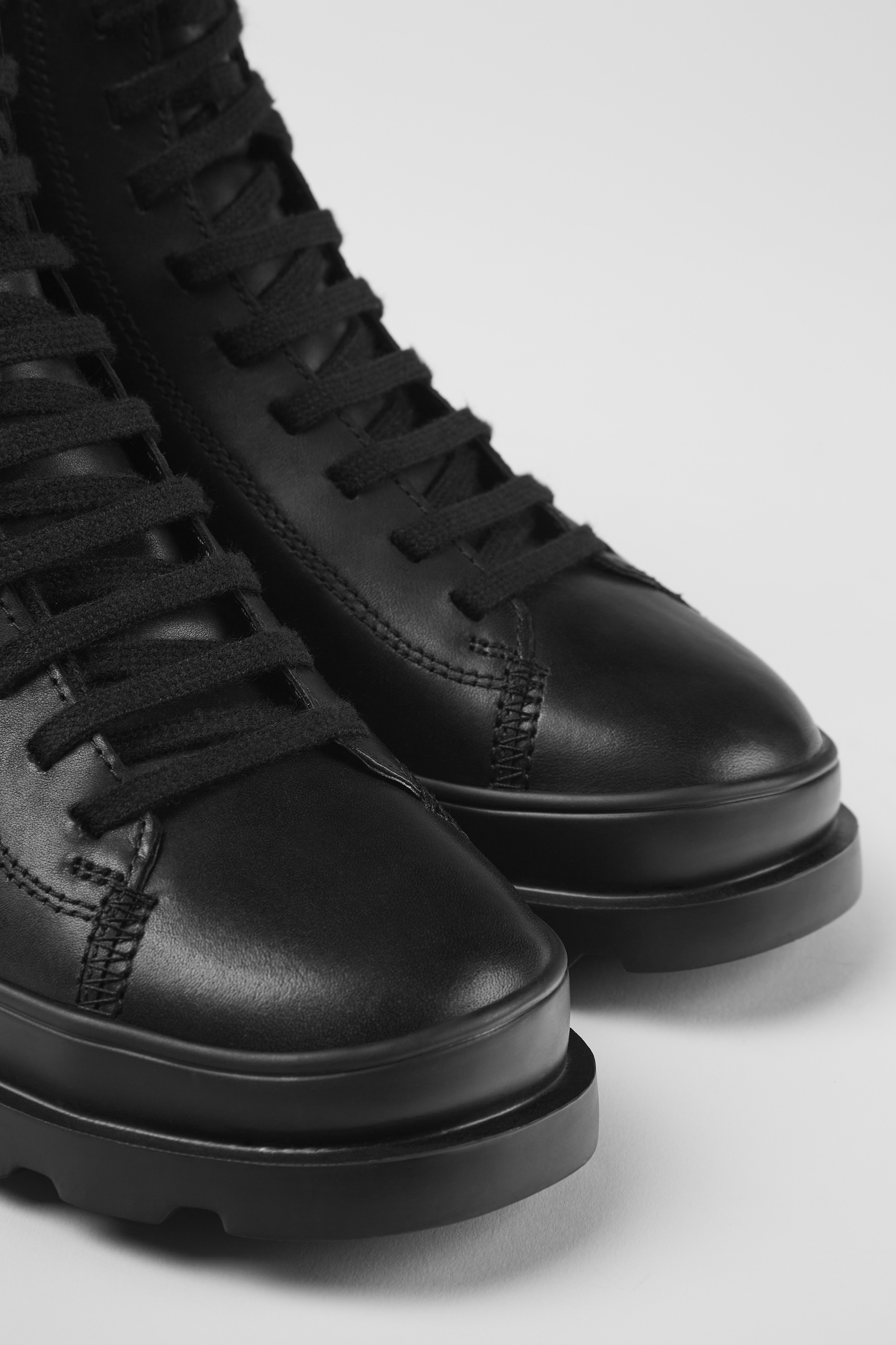 Brutus HYDROSHIELD - Schwarze Leder Spitzenschuhe für Damen