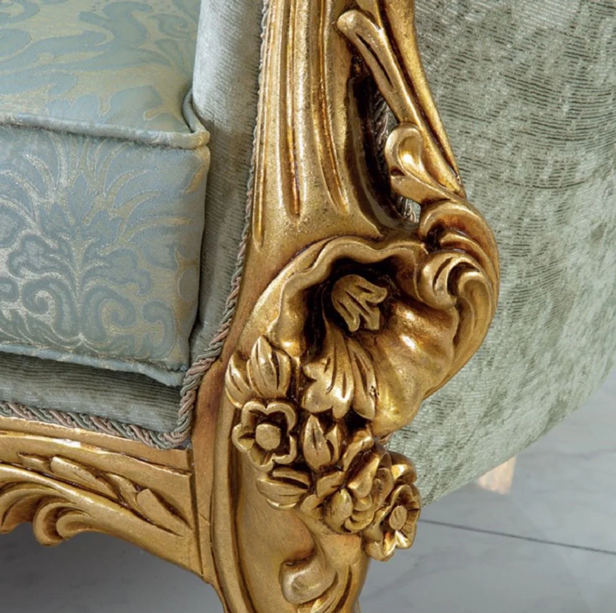Luxury Baroque Sofa Green / Gold 250 x 100 x H. 125 cm - Handmade Living Room Sofa with Elegant Pattern - Baroque Living Room Furniture - Noble & Magnificent