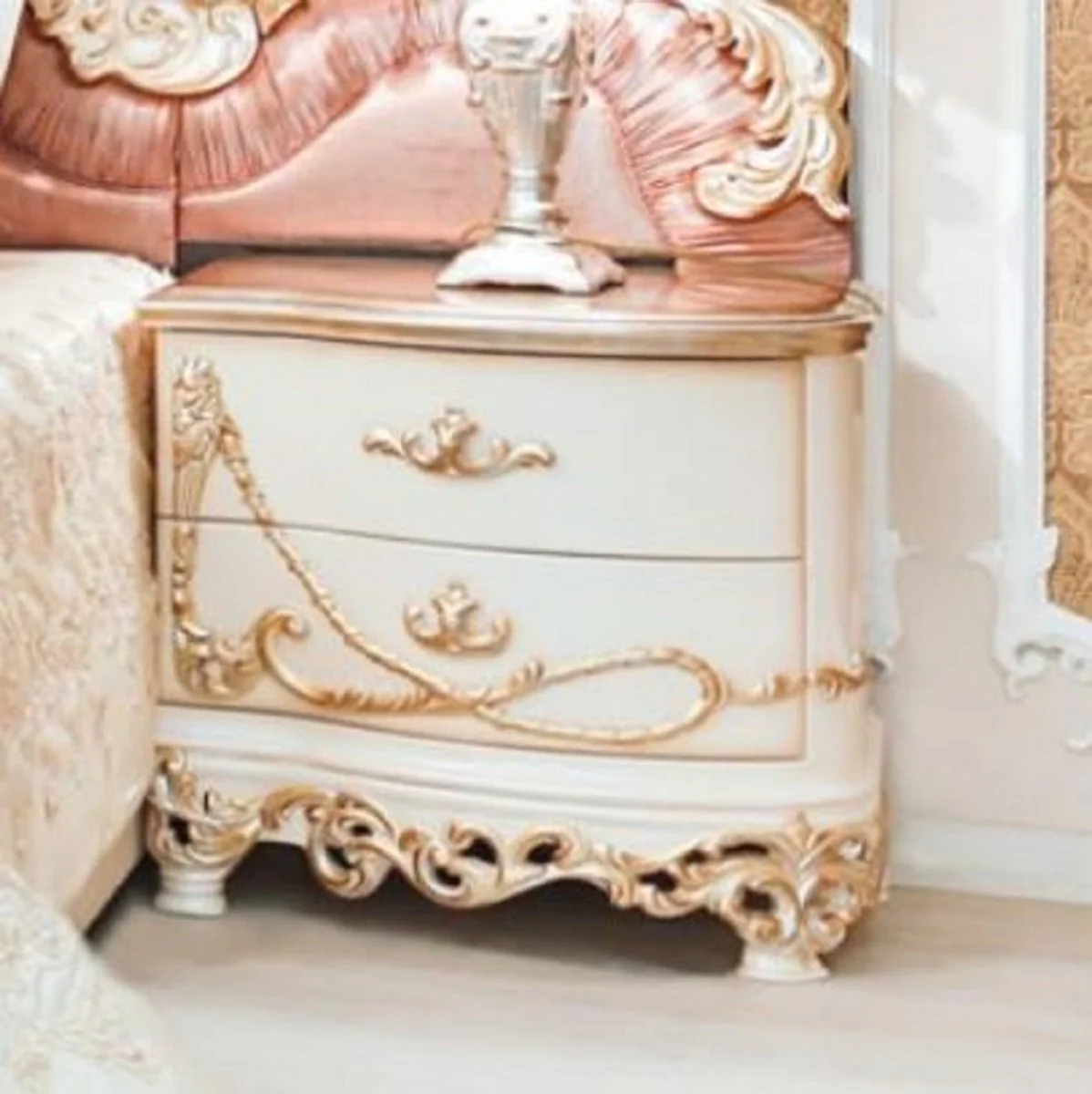 Luxury baroque nightstand white / cream / copper 70 x 55 x H. 68 cm - Magnificent solid wood bedside table - Baroque bedroom furniture