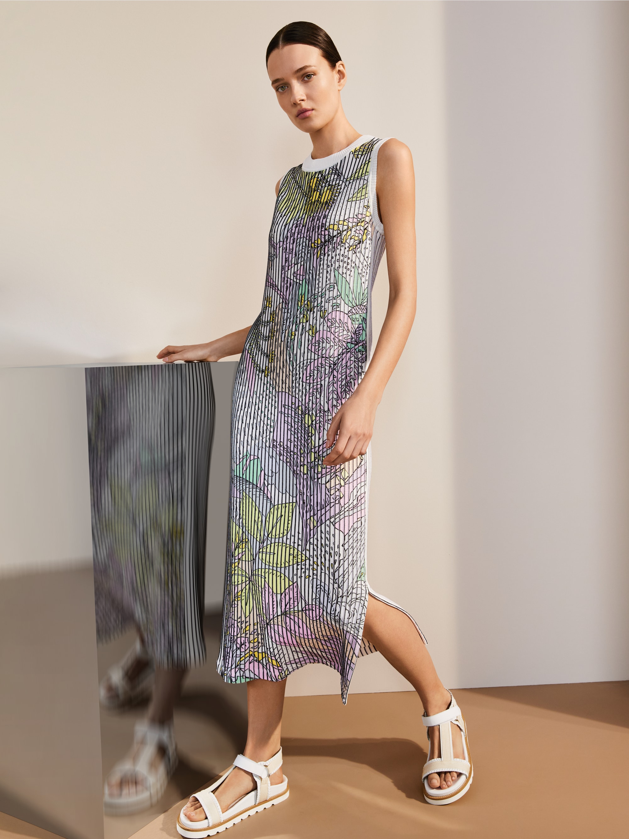 In Deutschland gestricktes Plisseekleid von Marc-Cain