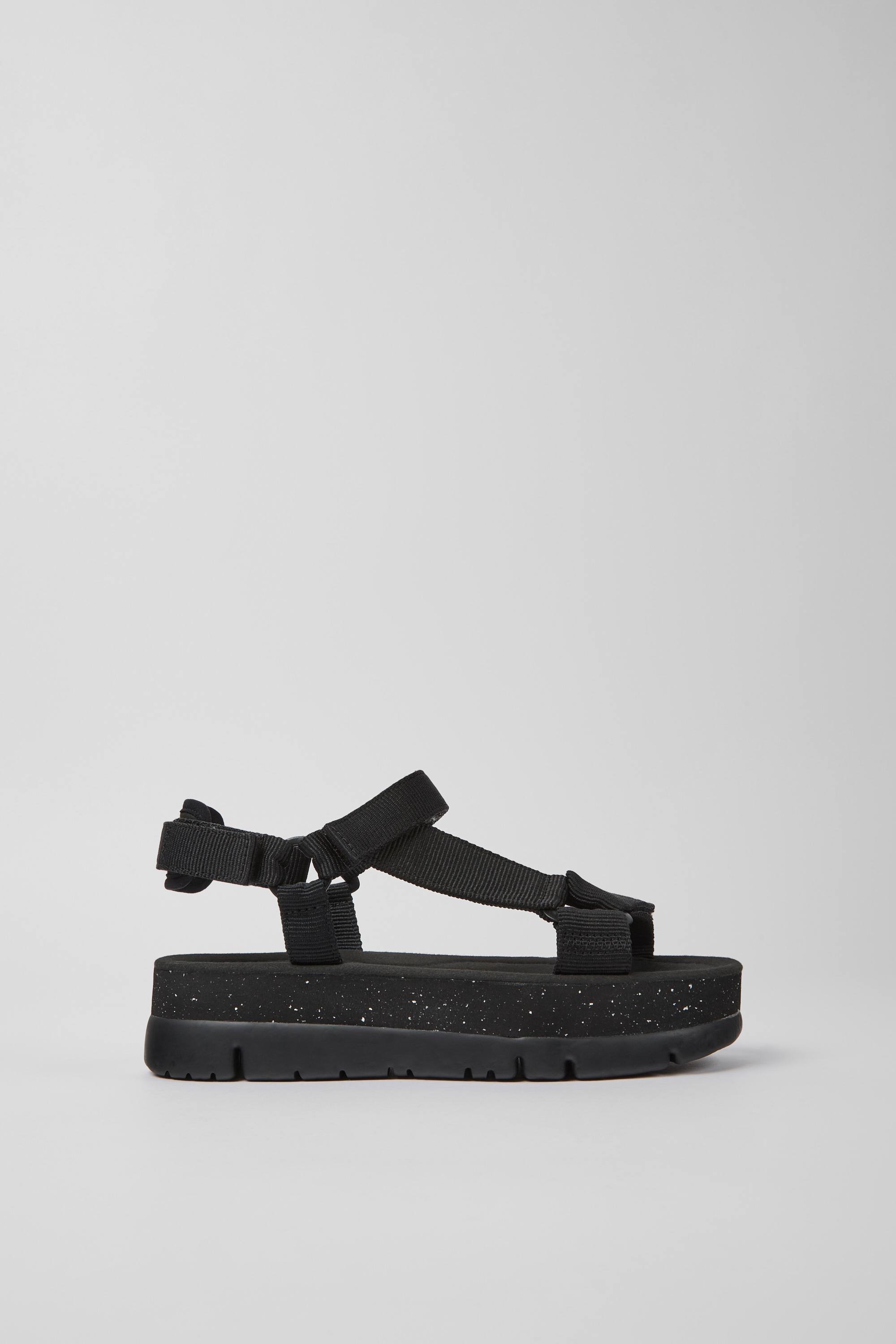 Oruga Up - Schwarz recycelte PET Sandalen für Damen