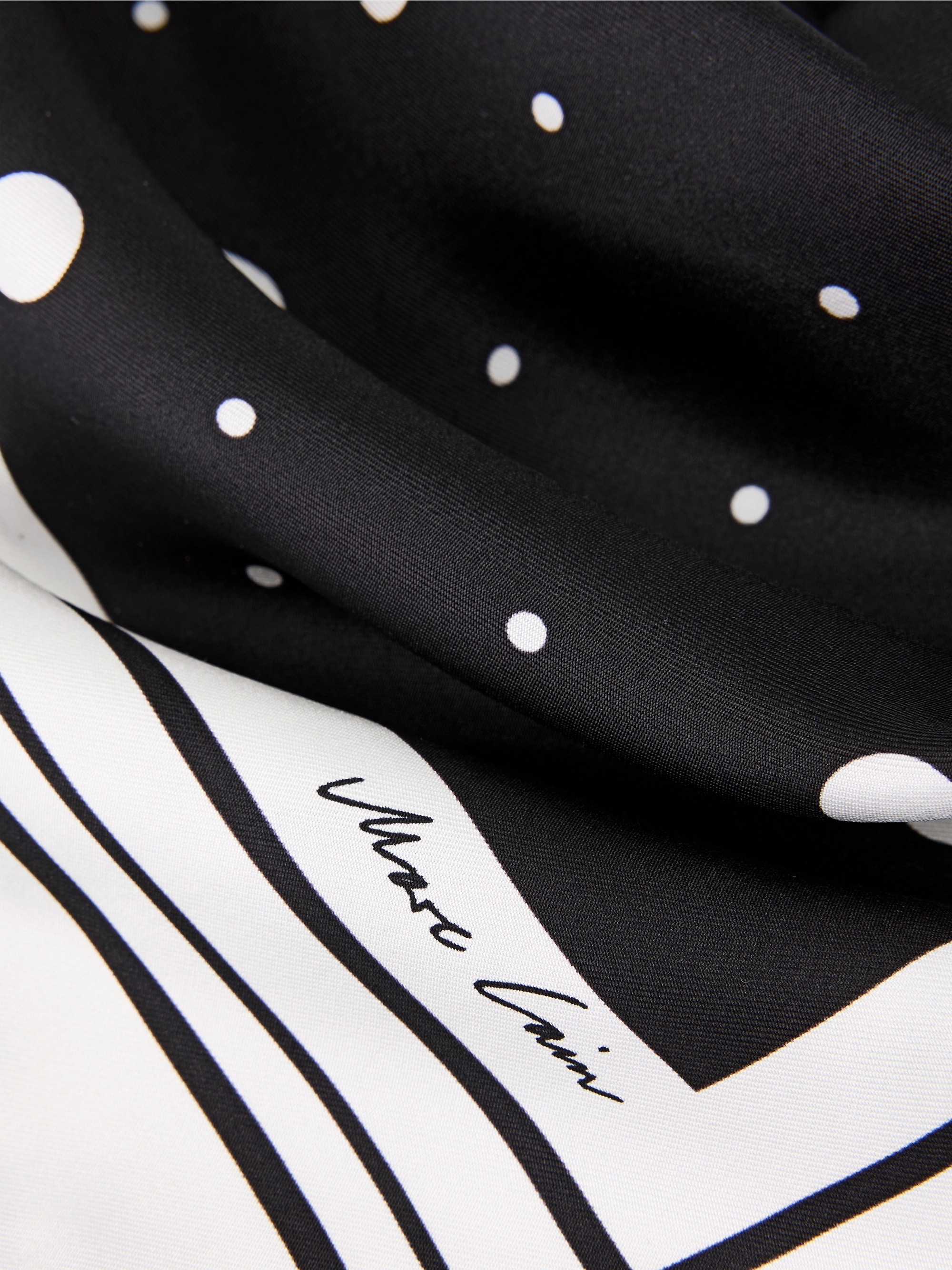 Marc-Cain Seidenschal mit Tupfenmuster