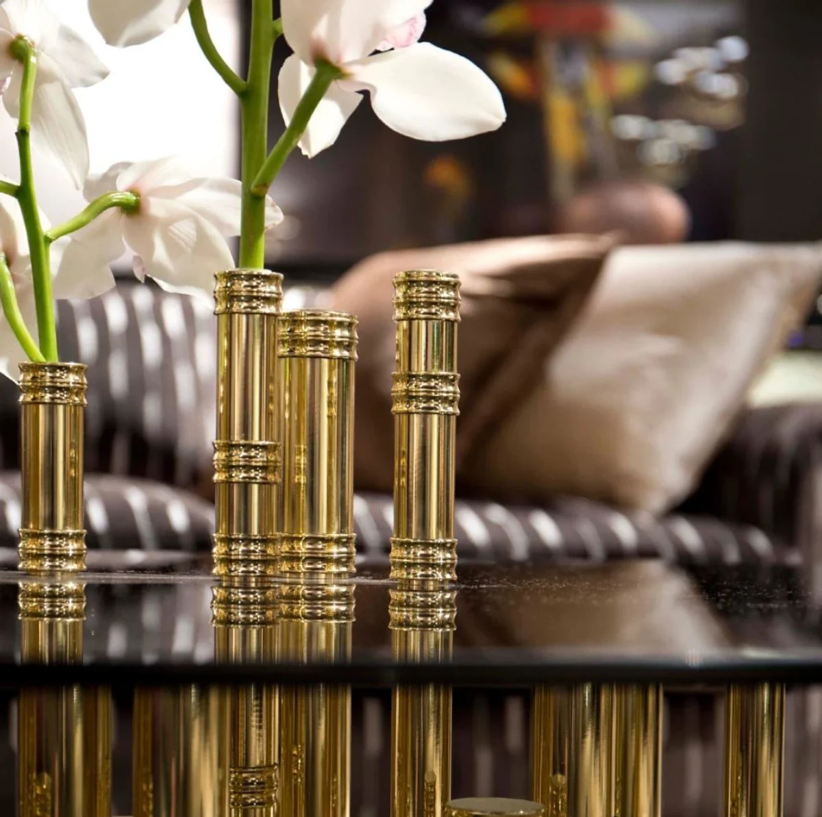 Luxury designer side table bamboo gold / black / white 70 x 45 x H. 40 cm - gold-plated brass bedside table with glass top and integrated table lamp - hotel furniture - luxury quality