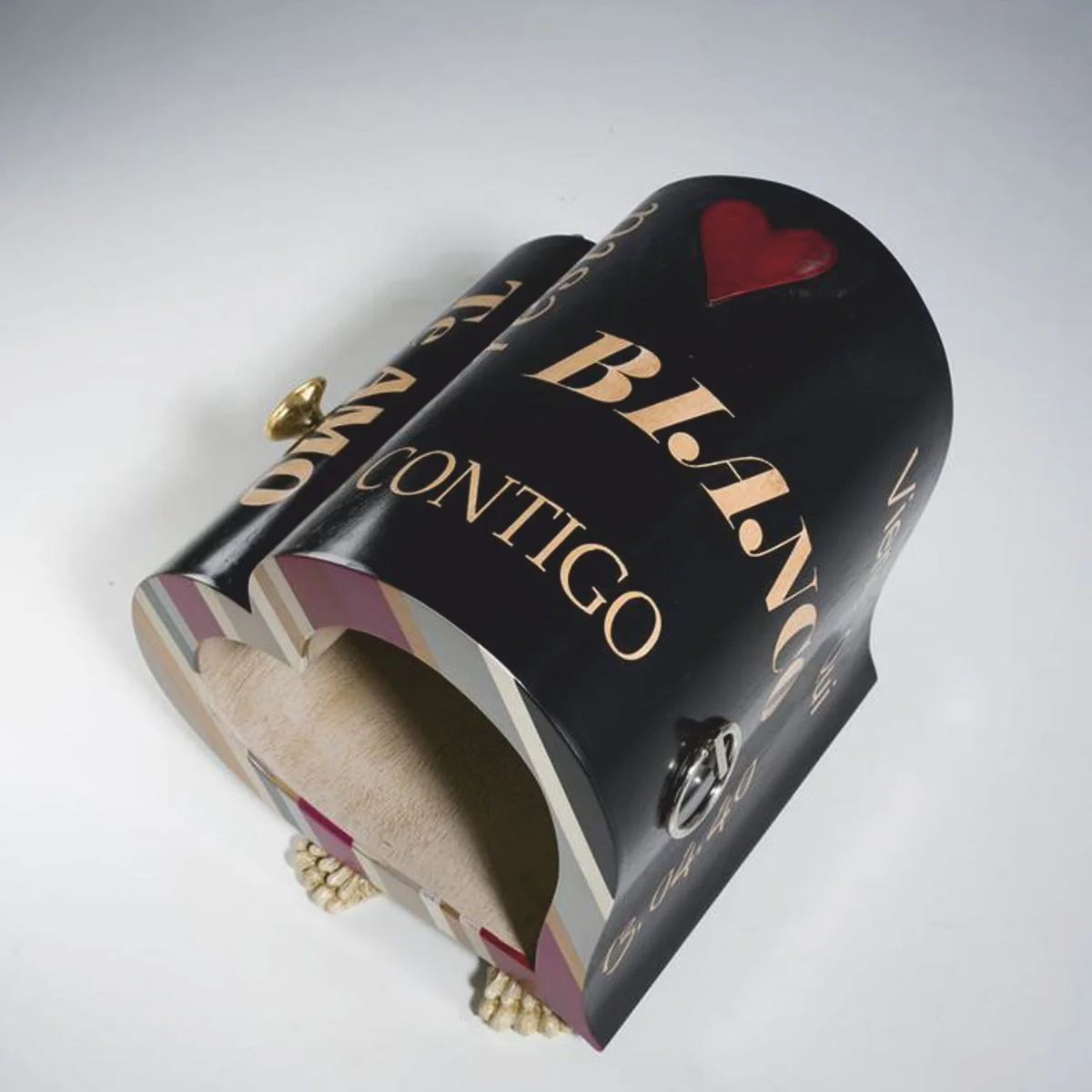 Luxury designer dog house in heart shape 45 x H. 50 cm - dog furniture