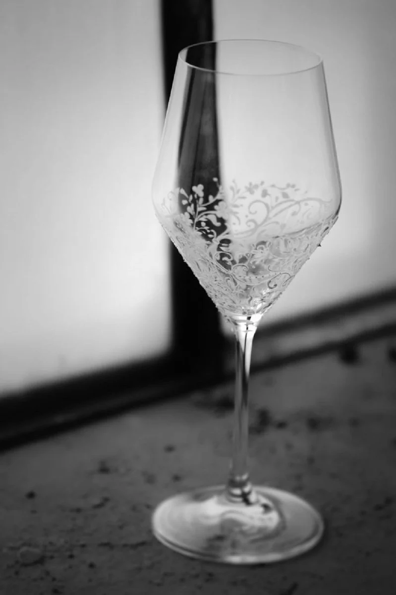 Luxury white wine glass set of 6 white Ø 8.6 x H. 22.4 cm - handmade & hand-painted wine glasses - hotel & restaurant accessories - luxury quality