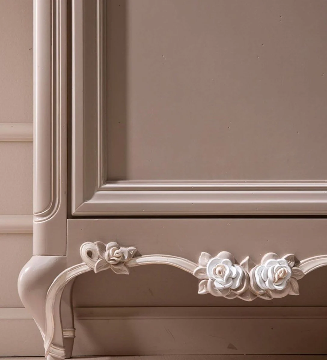 Luxury Baroque Display Cabinet Gray / Cream / Brown - Handcrafted Italian Baroque Style Display Cabinet - Italian Baroque Furniture - Baroque Style Furniture - Luxury Quality - Made in Italy