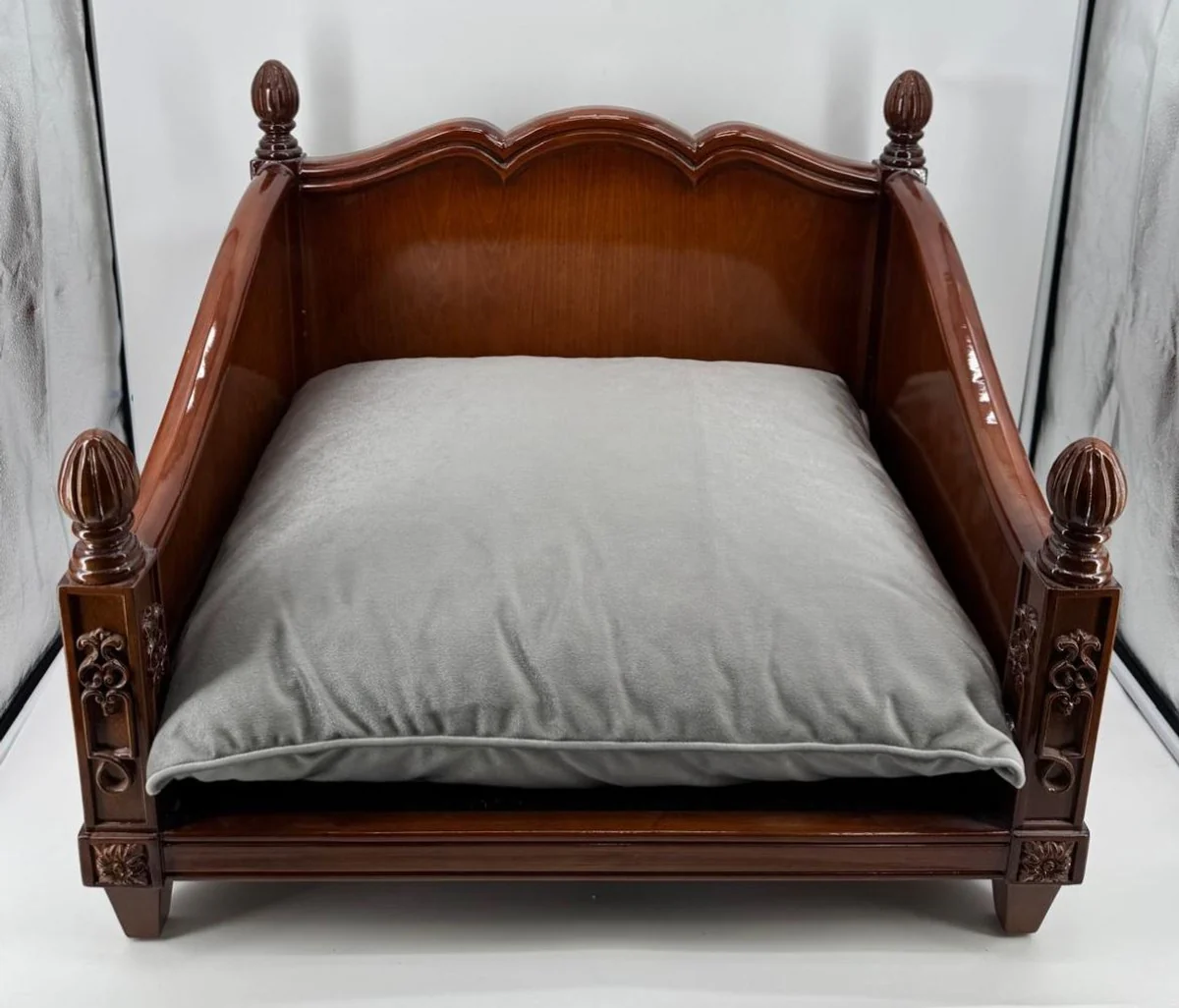 Luxus Barock Hundebett Braun / Grau 70 cm - Barock Tiermöbel