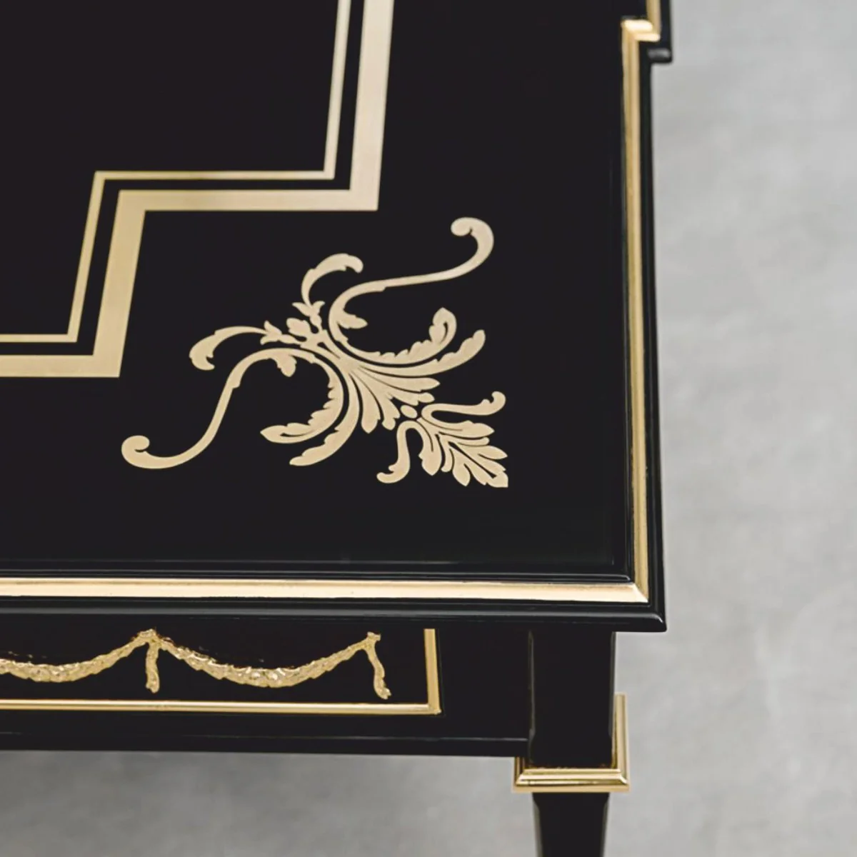 Luxury Baroque coffee table with glass top black / gold 127 cm - Made in Italy