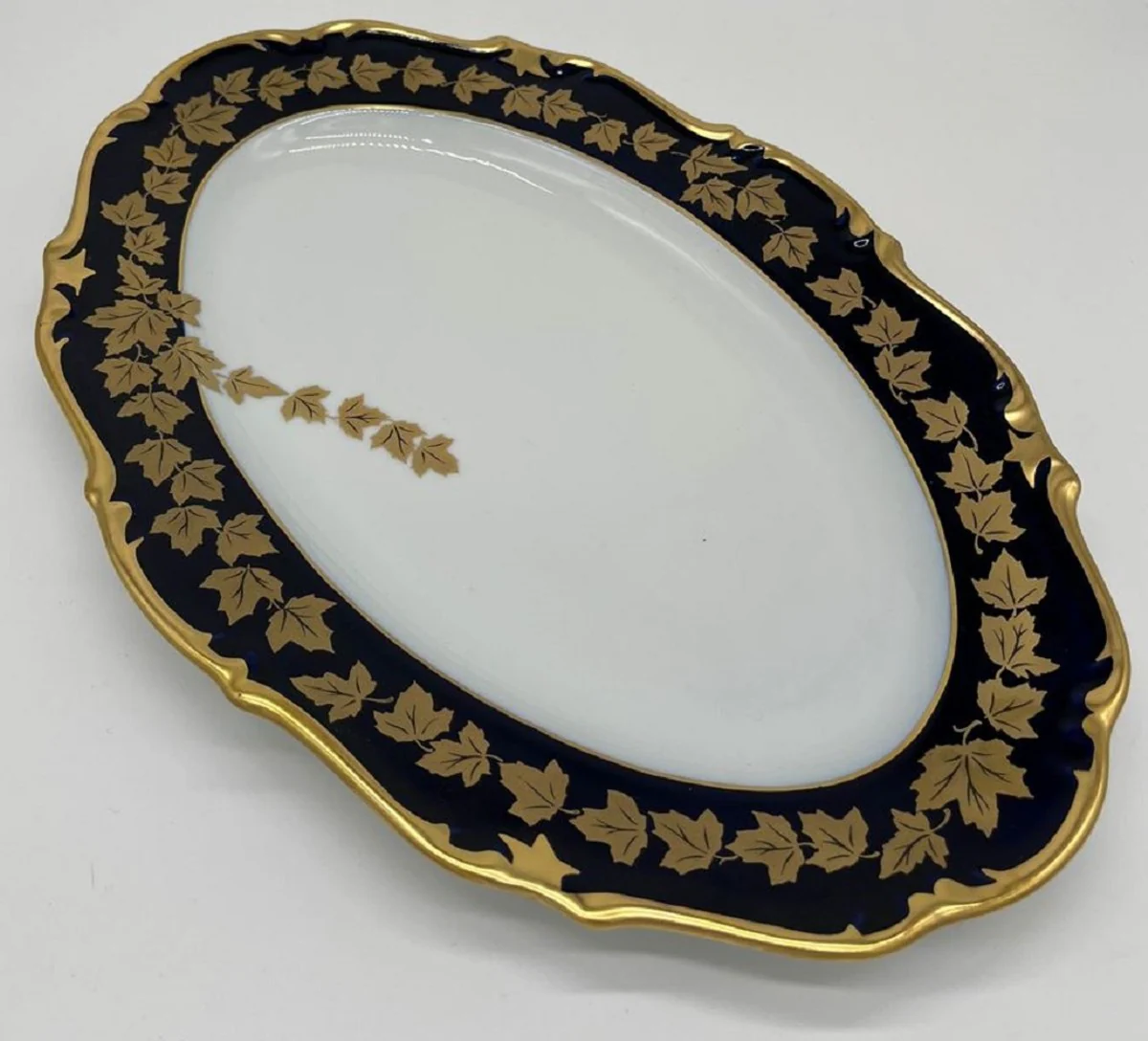 Luxus Barock Porzellan Teller Weiß / Dunkelblau / Gold 38 cm - Ovaler Servierteller - Luxus Barock Porzellan Accessoires - Reichenbach Porzellan - Luxus Qualität - Made in Germany
