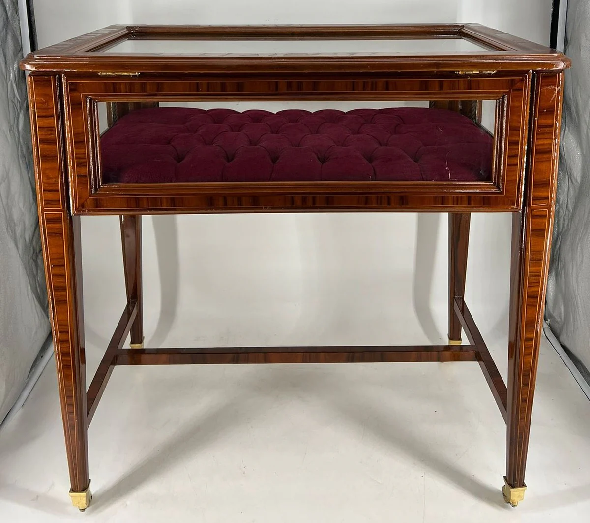 Barock Ladenvitrine mit aufklappbarem Deckel Braun / Bordeauxrot - Barock Möbel - 1B Ware