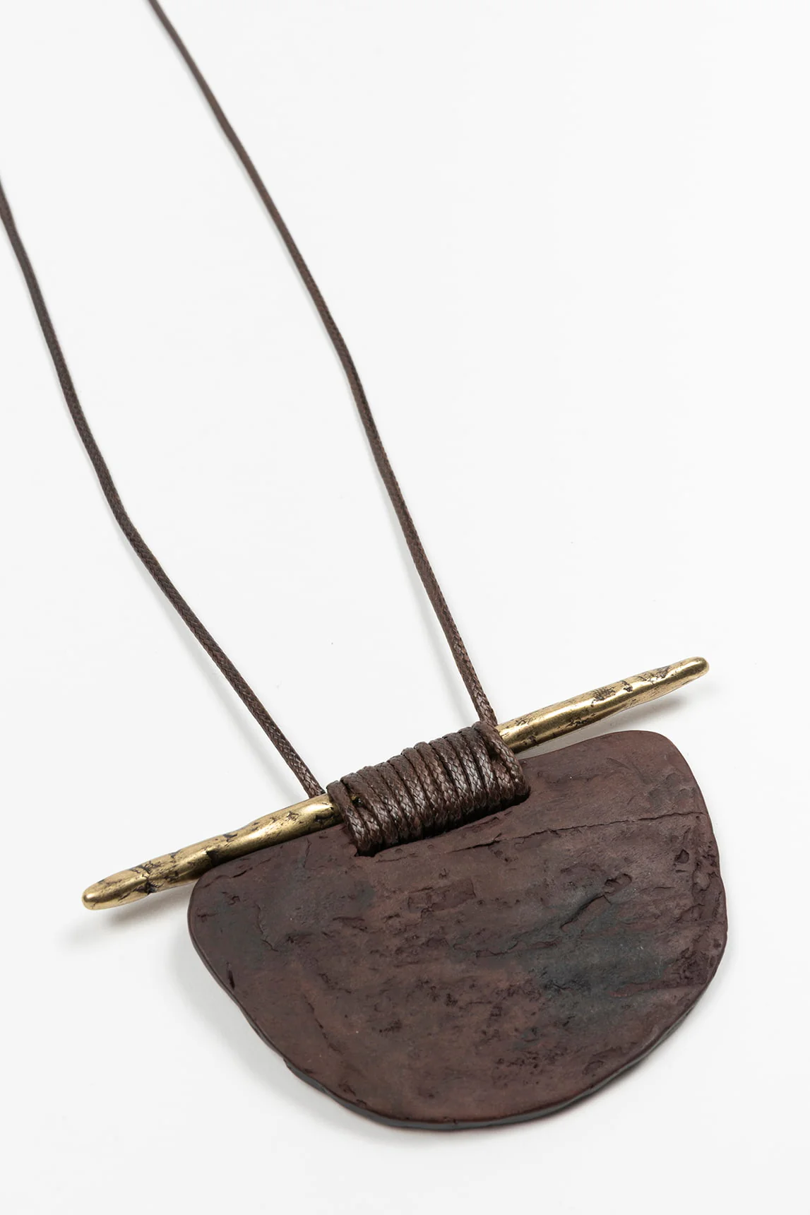 Rivera-Spanien Eclipse-Halskette aus Messing und Holz