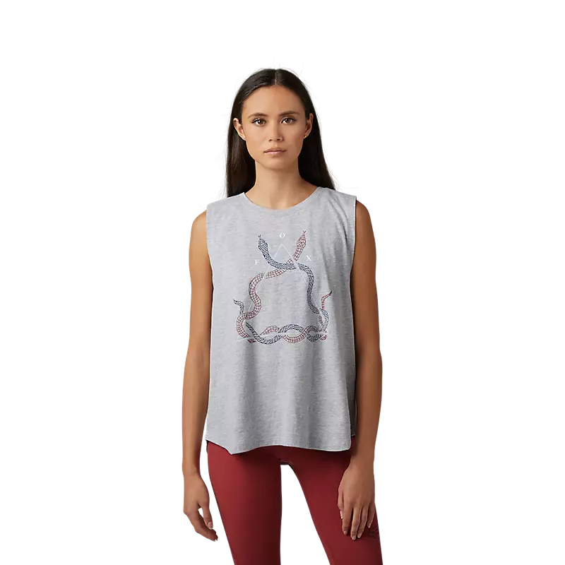 Frauen in Tank geschnitzt