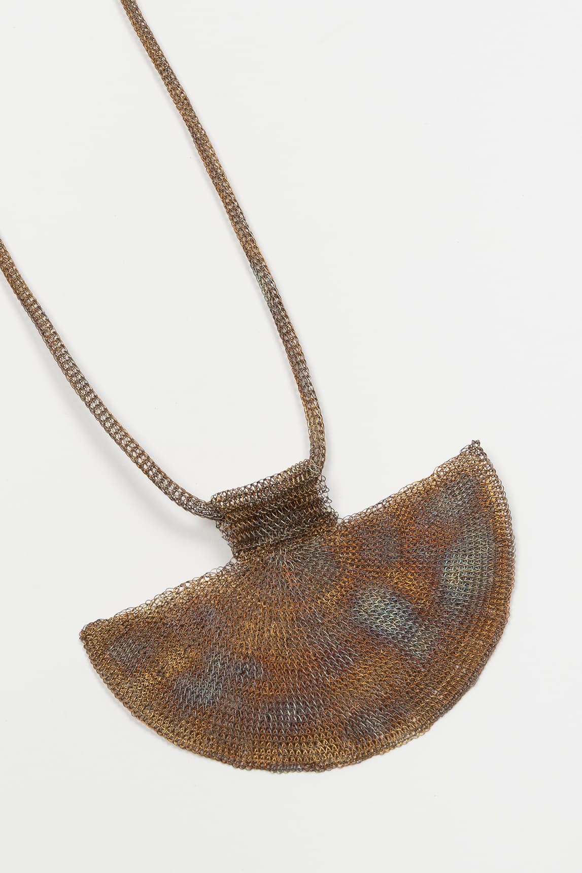 Rivera-Spanien Halskette mit schillerndem Netz